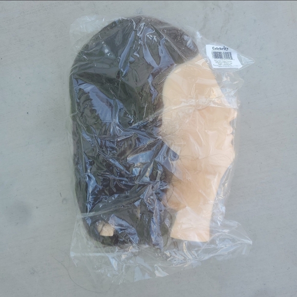 New Celebrity Slip-on Hair Form without Makeup. - Picture 8 of 9